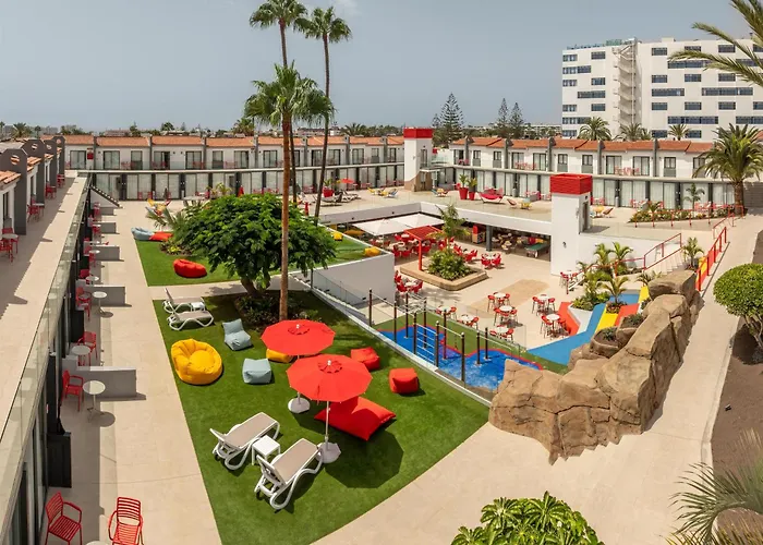 Trip to College Sholeo Lodges Maspalomas