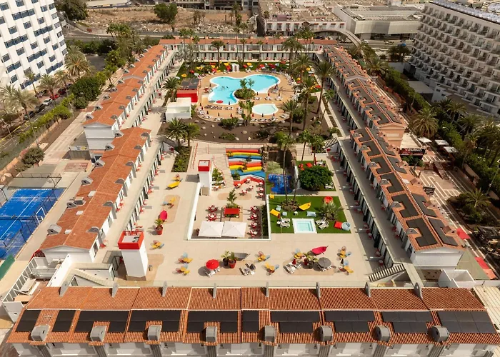 Trip to College Sholeo Lodges Maspalomas